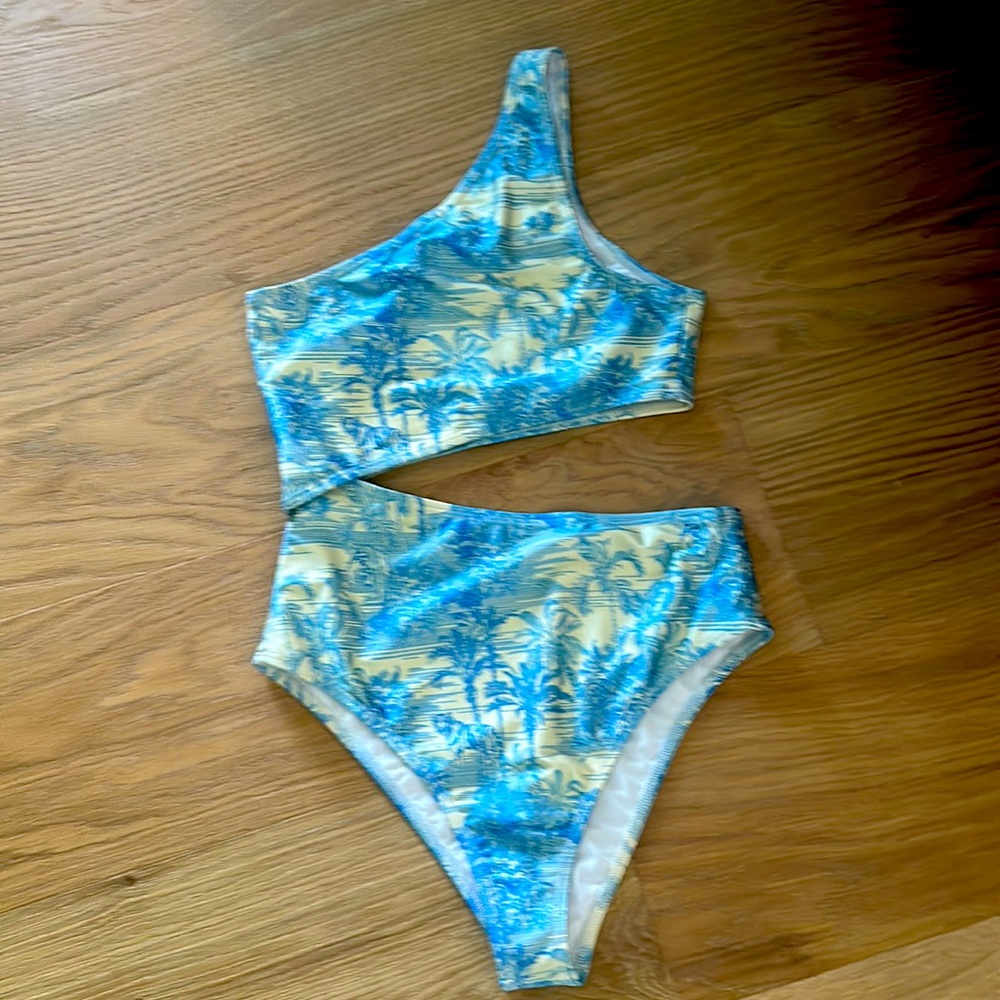 N O L I        Cute one piece swimsuit with palm trees (no price tag)